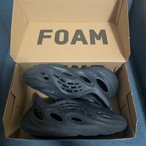 Worn once yeezy foam runners ‘onyx’